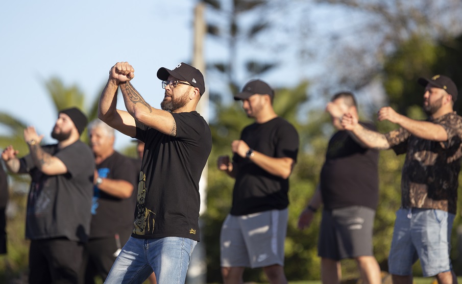 Jarrod Telford leads haka for Downer